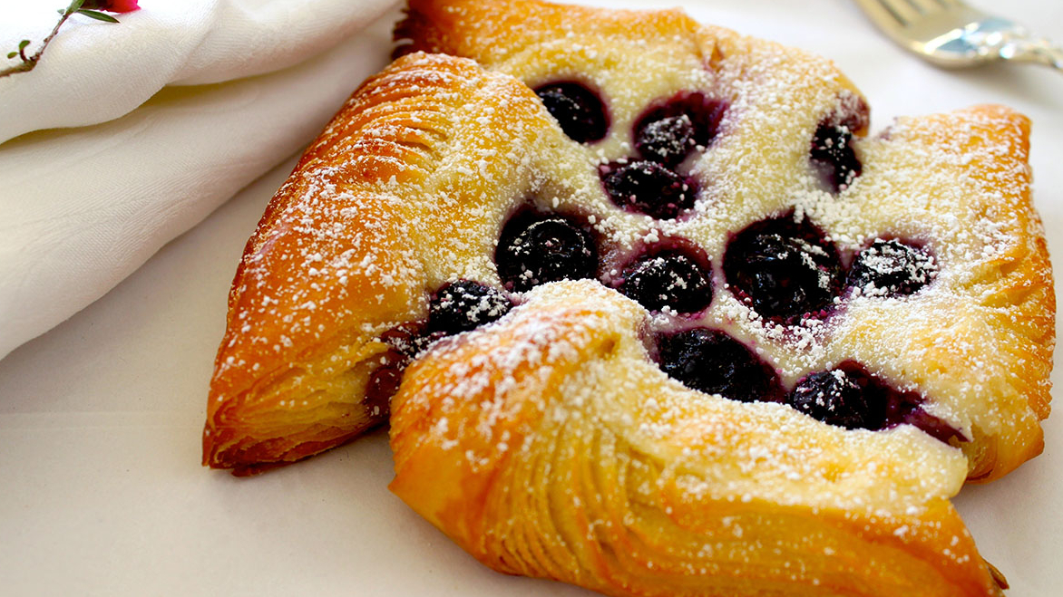 bakery-baking-berry-792406.jpg